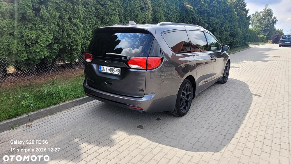 Chrysler Pacifica - 3