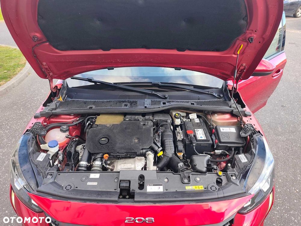 Peugeot 208 - 8