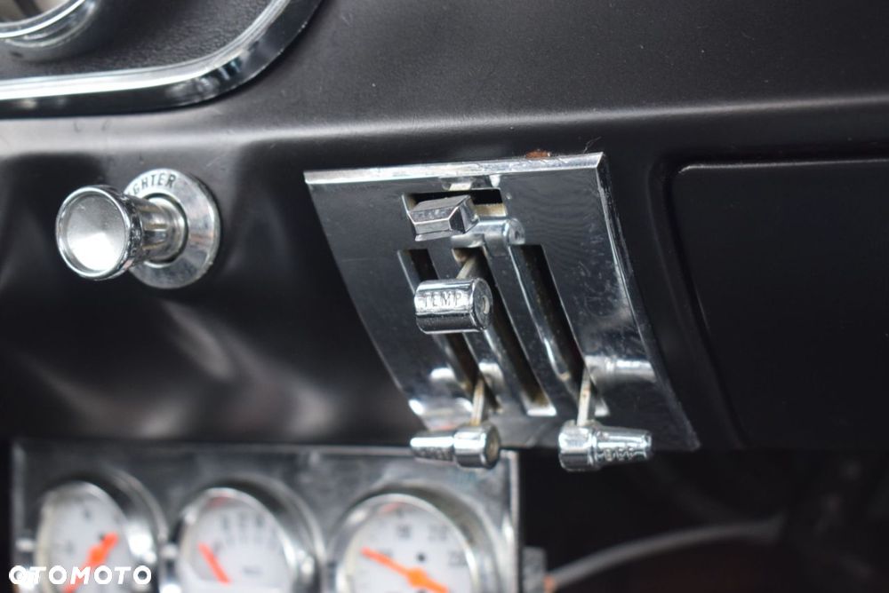 Ford Mustang - 30