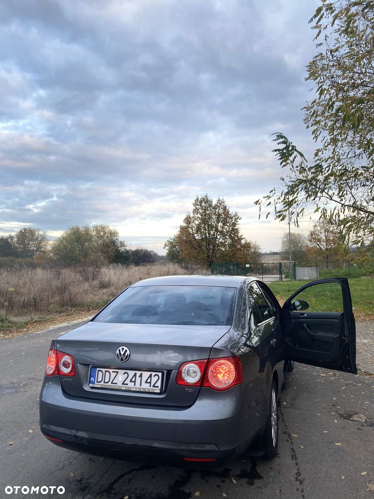 Volkswagen Jetta - 7