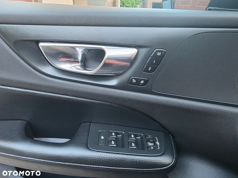 Volvo V60 D4 Momentum - 25