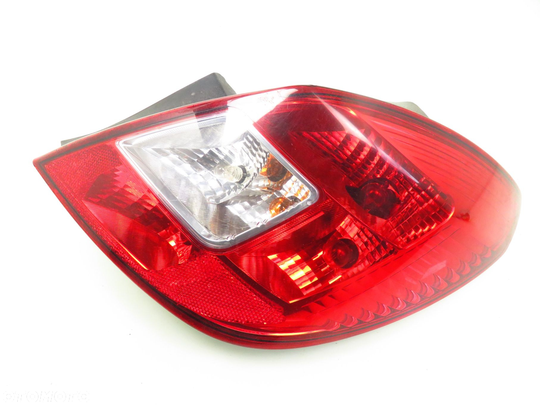 LAMPA PRAWA TYLNA OPEL CORSA D 89037887 - 2