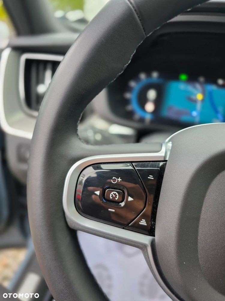 Volvo XC 60 B4 D AWD Plus Dark - 29