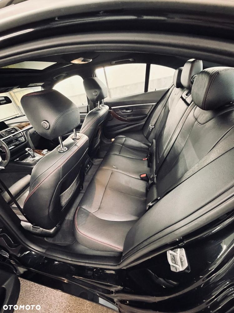 BMW Seria 3 330i xDrive Sport Line - 7
