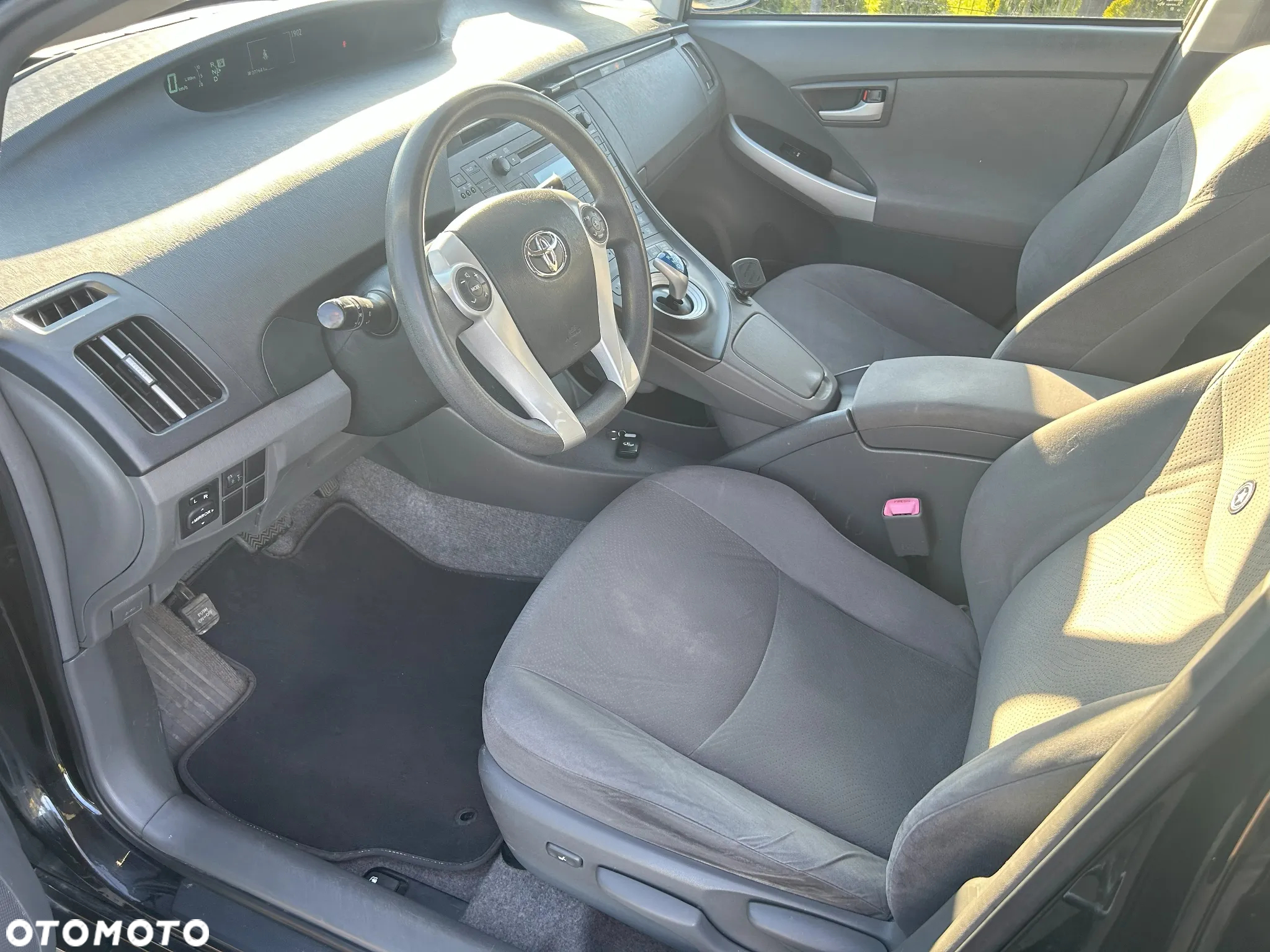 Toyota Prius (Hybrid) - 6
