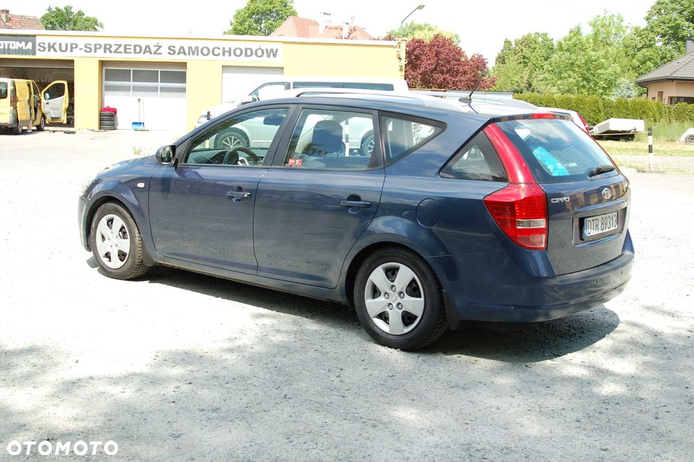 Kia Ceed - 4