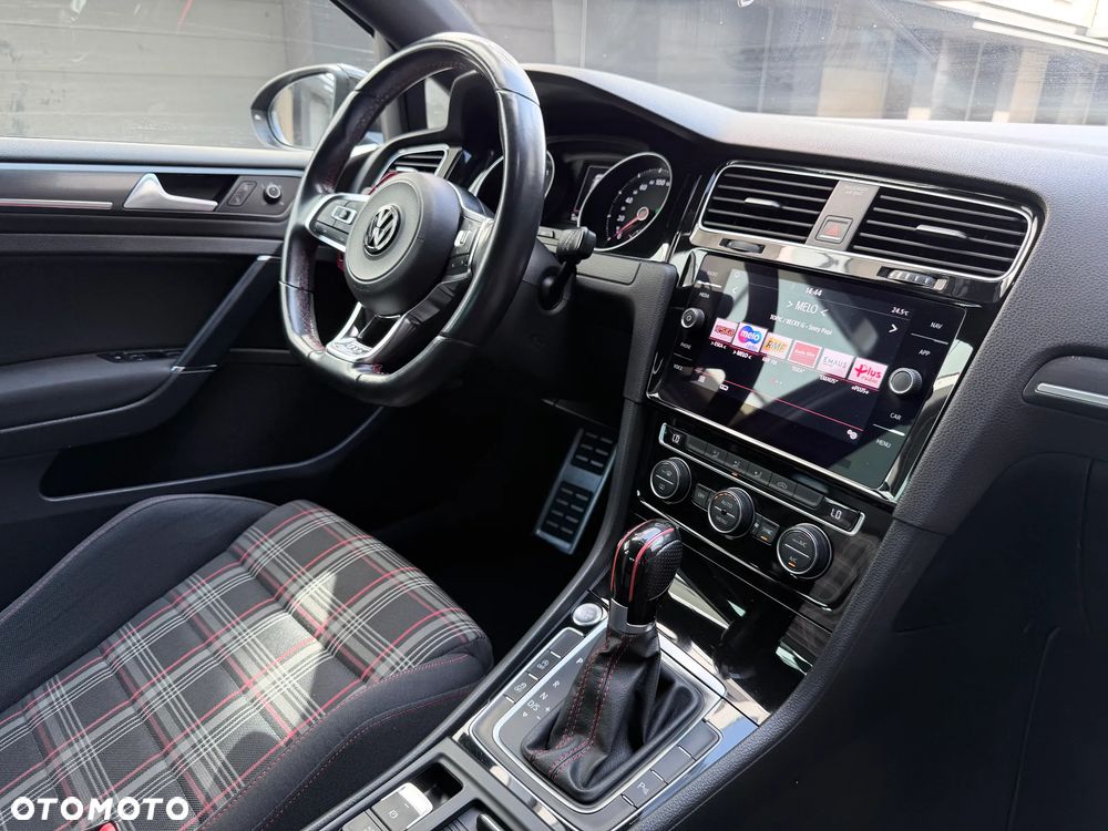 Volkswagen Golf - 39