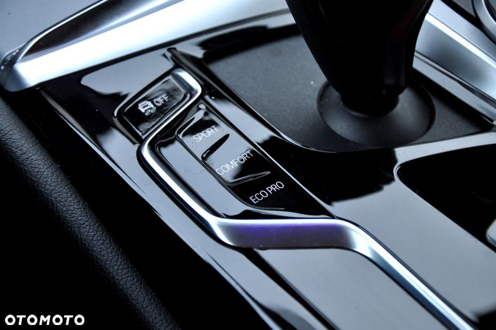 BMW Seria 5 520d xDrive - 22