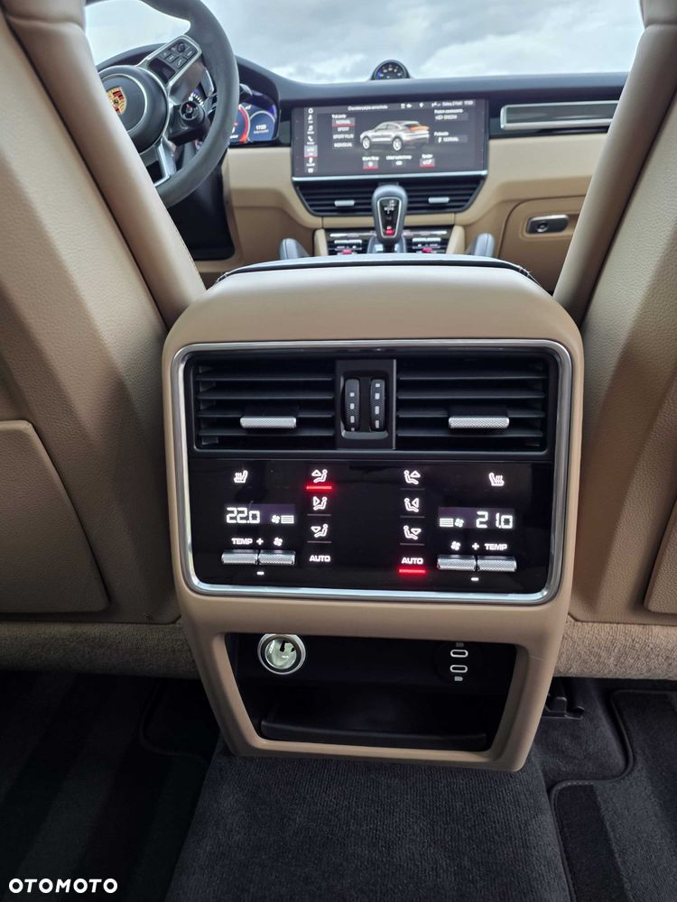 Porsche Cayenne - 12