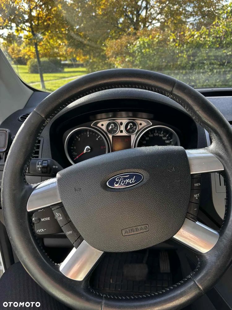 Ford Kuga - 3