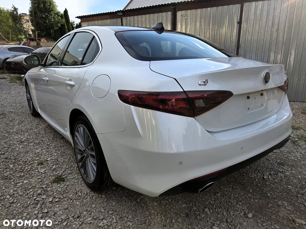 Alfa Romeo Giulia 2.0 Turbo 16V AT8-Q4 Ti - 4