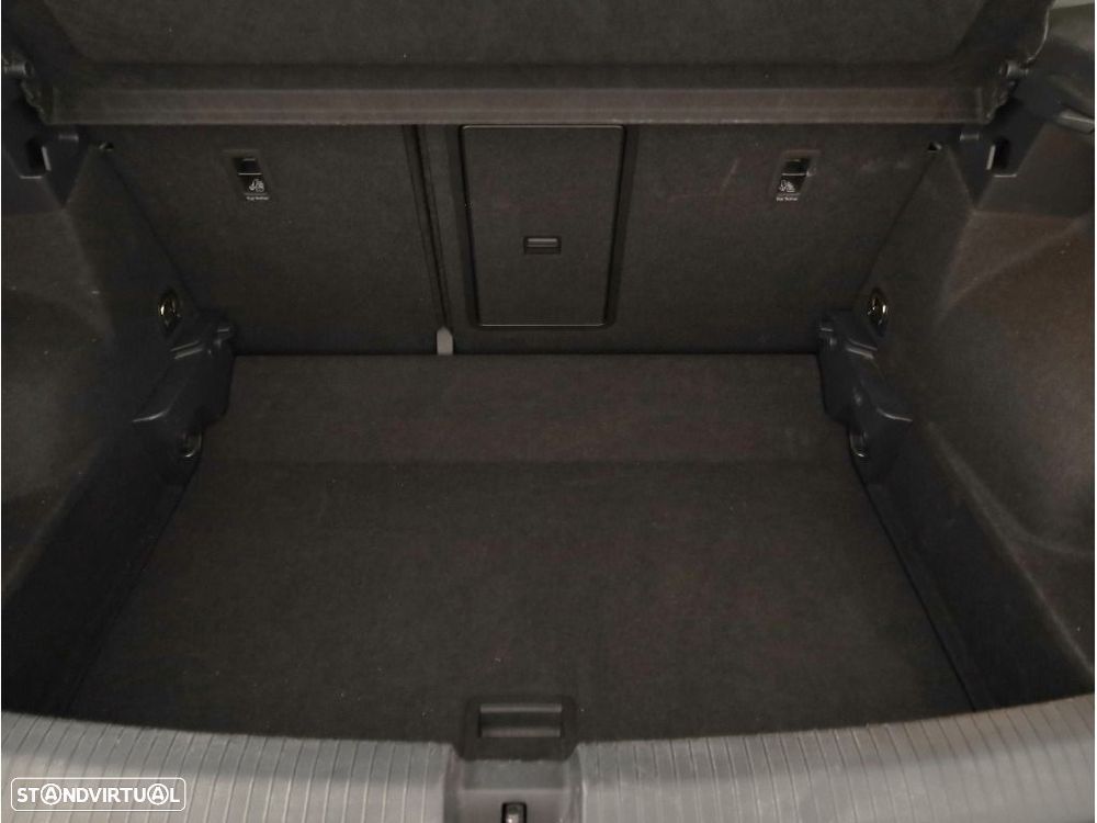 Volkswagen T-Roc 1.0 TSI Urban — fotografia 14