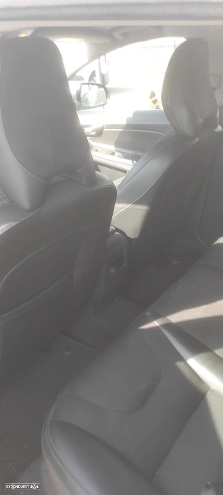 Volvo V60 2.0 D4 Momentum Geartronic - 18