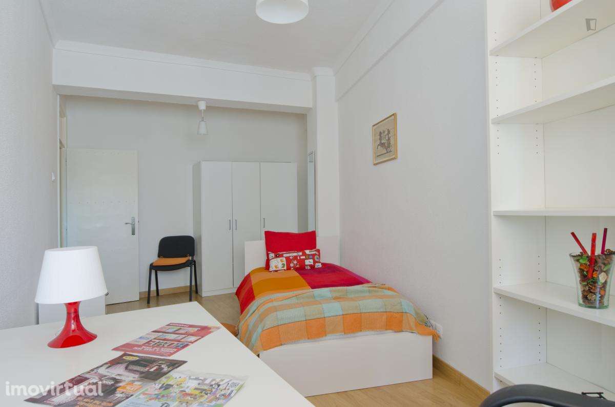 Quarto - localizado em Sete Rios Lisbon - Grande imagem: 3/25