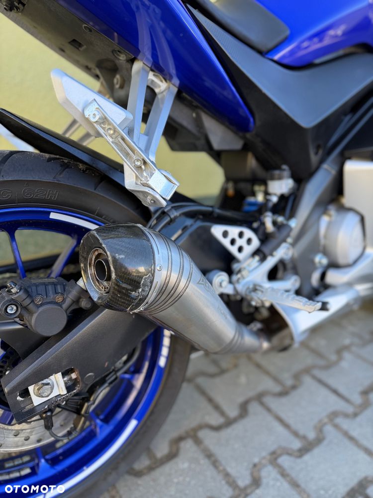 Yamaha YZF - 13