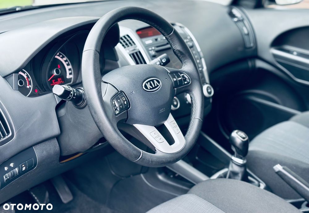 Kia Ceed - 8