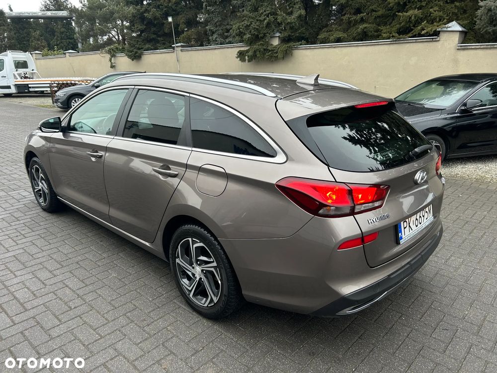 Hyundai i30 1.6 D Comfort DCT - 4