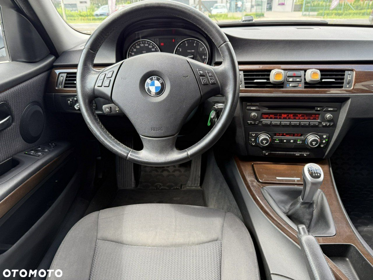 BMW Seria 3 318i Touring - 15