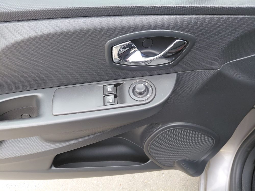 Renault Clio 1.2 16V 75 LIMITED - 9