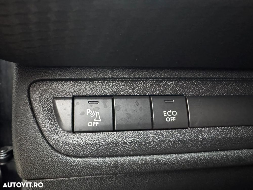 Peugeot 208 1.2 L PureTech Turbo S&S EAT6 Allure - 18