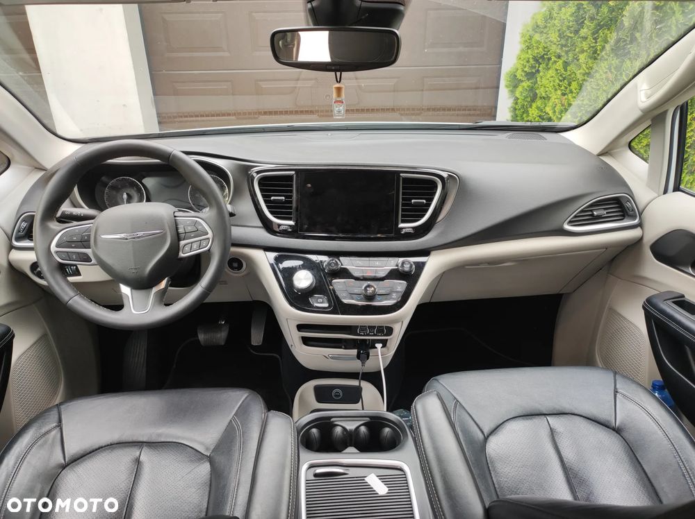 Chrysler Pacifica - 13
