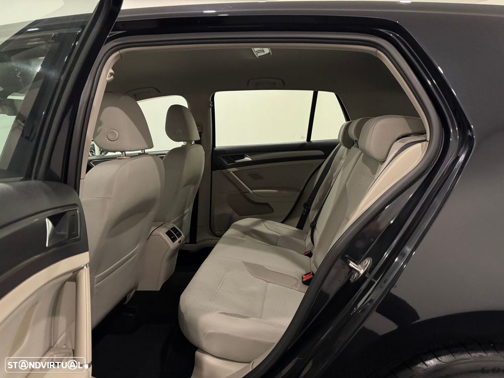 VW Golf 2.0 TDI Confortline - 29