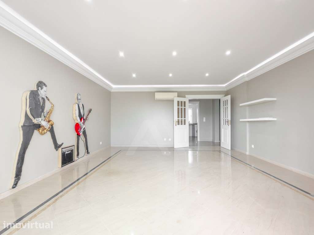 Apartamento T3 duplex em Cascais com vista mar e 2 garagens a 5 min... - Grande imagem: 2/30