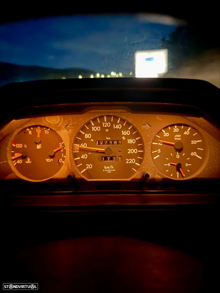 Mercedes-Benz W124 (1984-1997) 250 D Turbo - 37