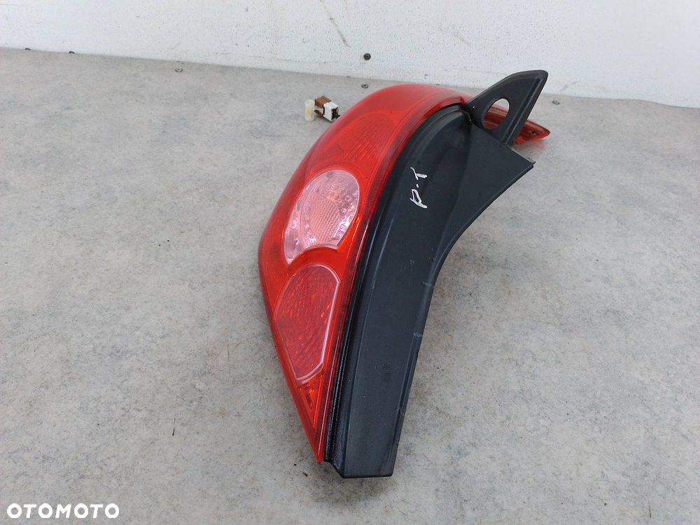 LAMPA TYLNA LEWA NISSAN TIIDA HATCHBACK 5D - 5