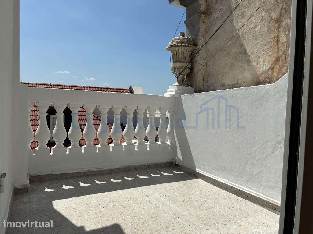 Apartamento T2 remodelado com terraço e vista rio Tejo, em Santa Ap... - Grande imagem: 3/17