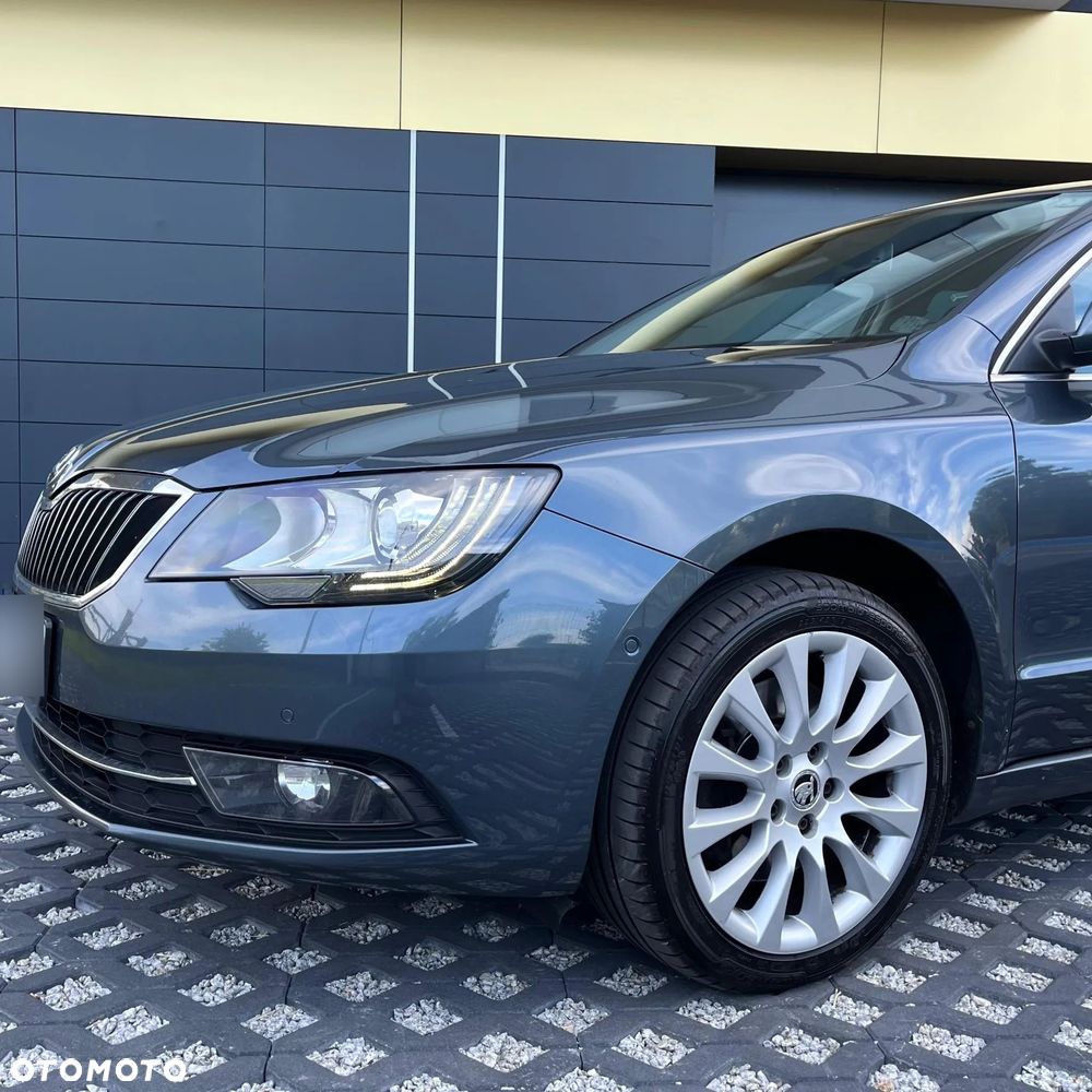 Skoda Superb 2.0 TDI DSG Exclusive - 29