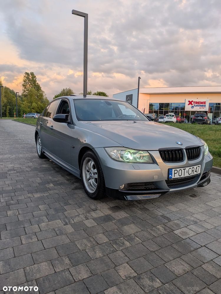 BMW Seria 3 320i - 5