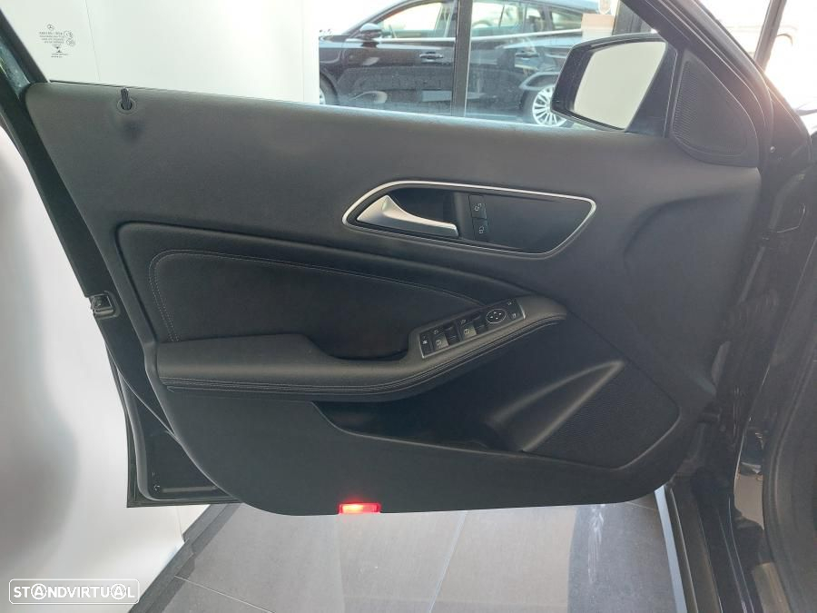 Mercedes-Benz GLA 180 Urban - 12