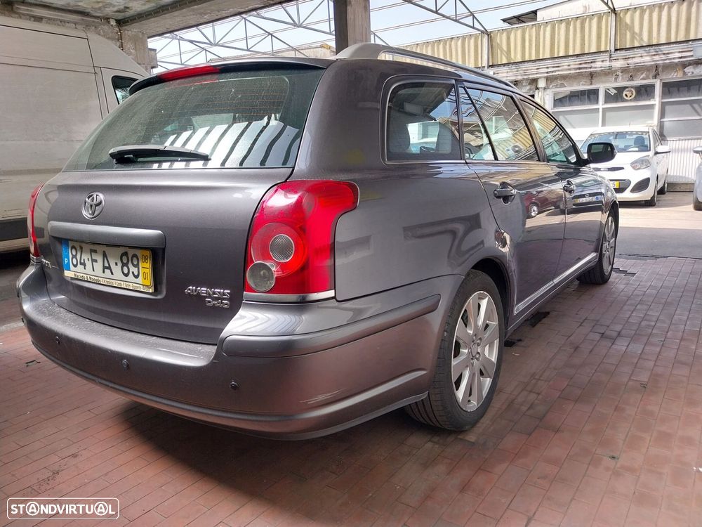 Toyota Avensis SW 2.0 D-4D - 16