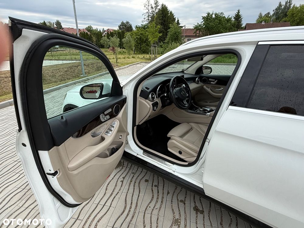 Mercedes-Benz GLC 300 4-Matic - 4