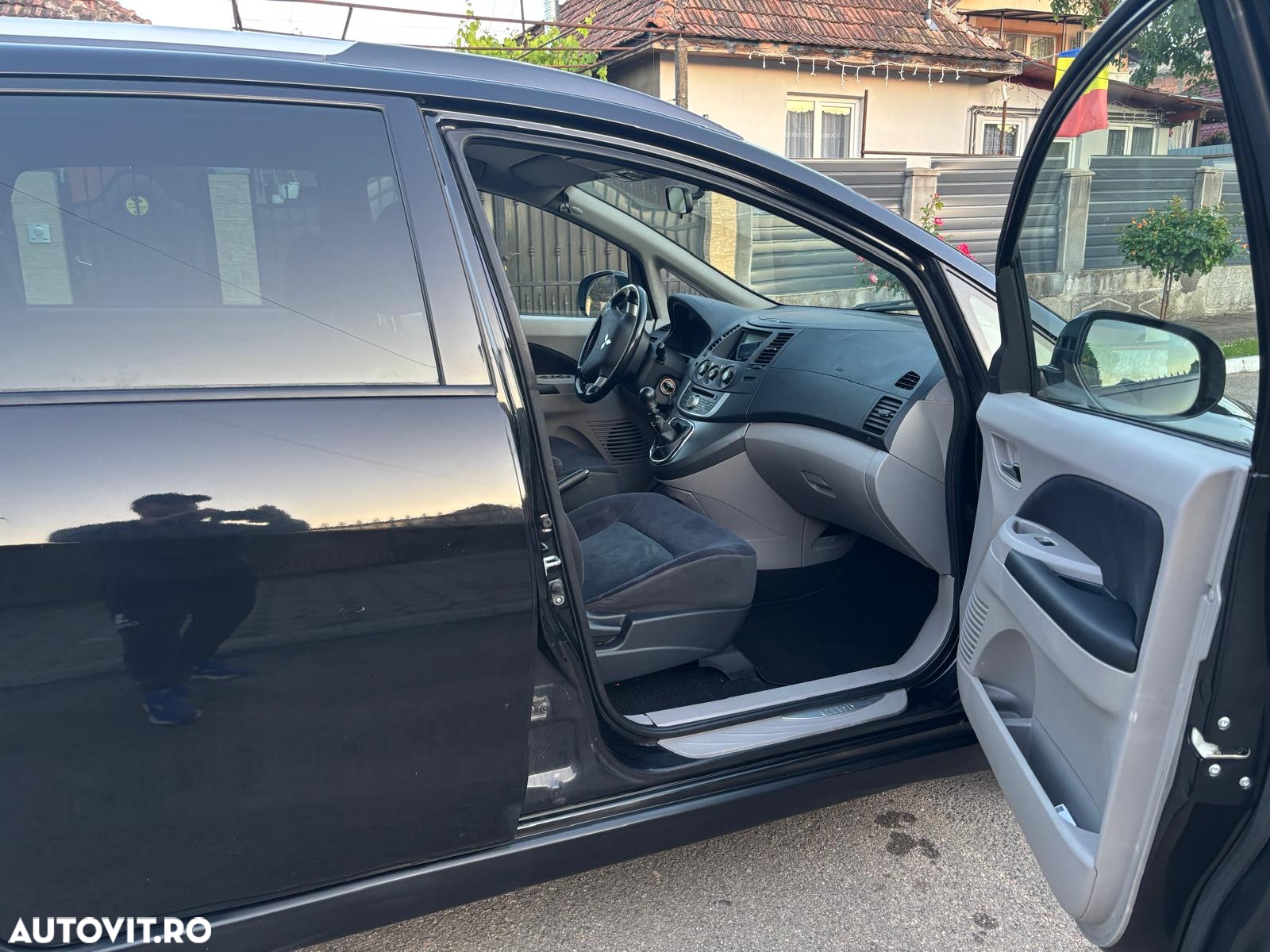 Mitsubishi Grandis 2.0 DI-D 7-Sitzer Intense - 9