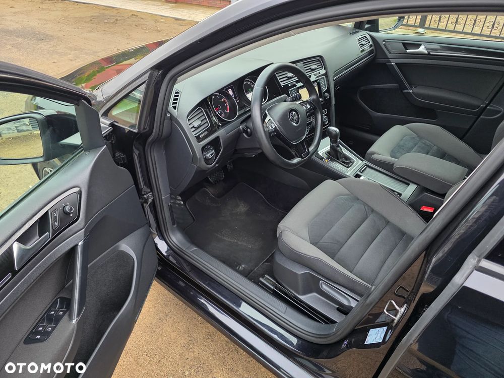 Volkswagen Golf - 8
