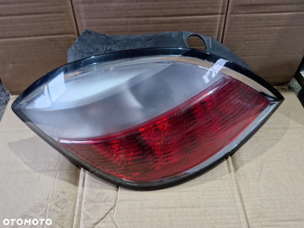 Lampa prawa lewa tylna prawy lewy tył Opel Astra H III hatchback 5 drzwi - 7