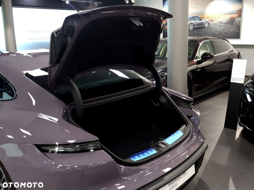 Porsche Taycan - 37