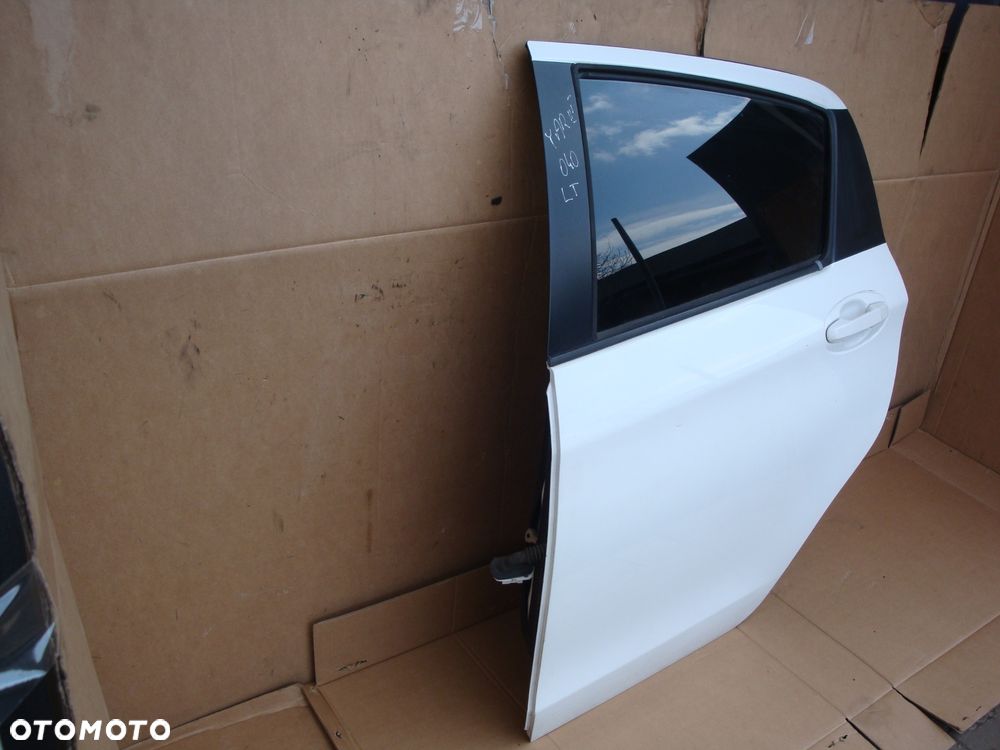 TOYOTA YARIS III DRZWI LEWE TYLNE LAKIER 040 - 2