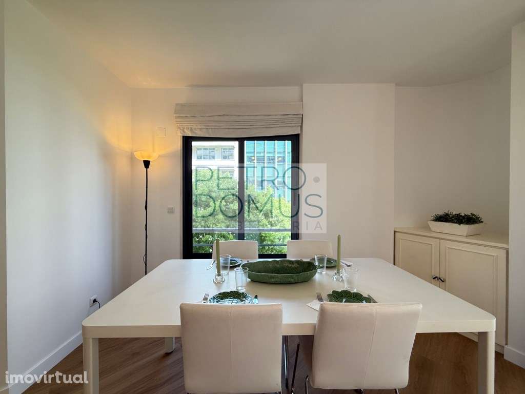 Elegante T3 no Saldanha com Garagem - Mobilado e Equipado - Grande imagem: 3/30