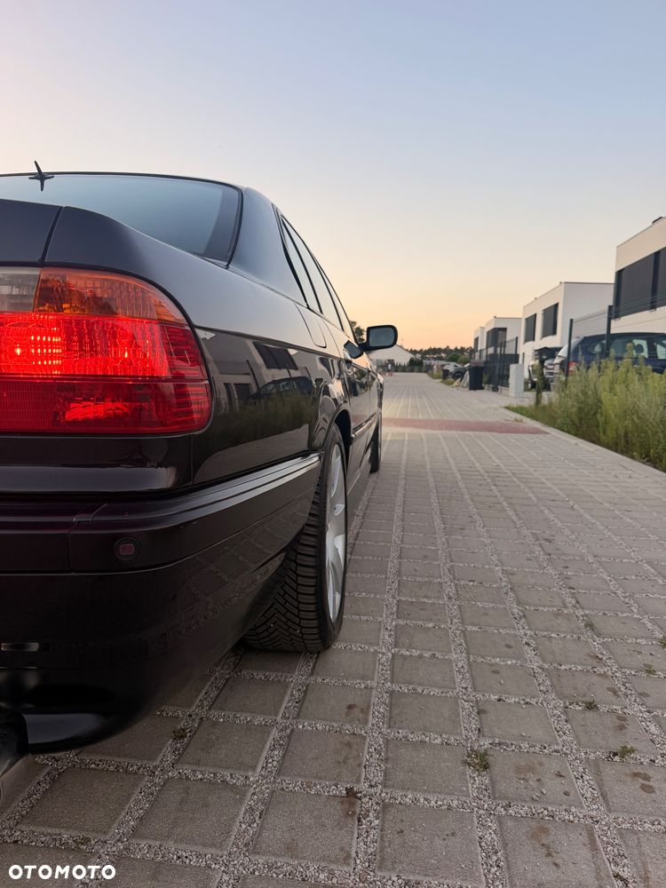 BMW Seria 7 728i L - 18
