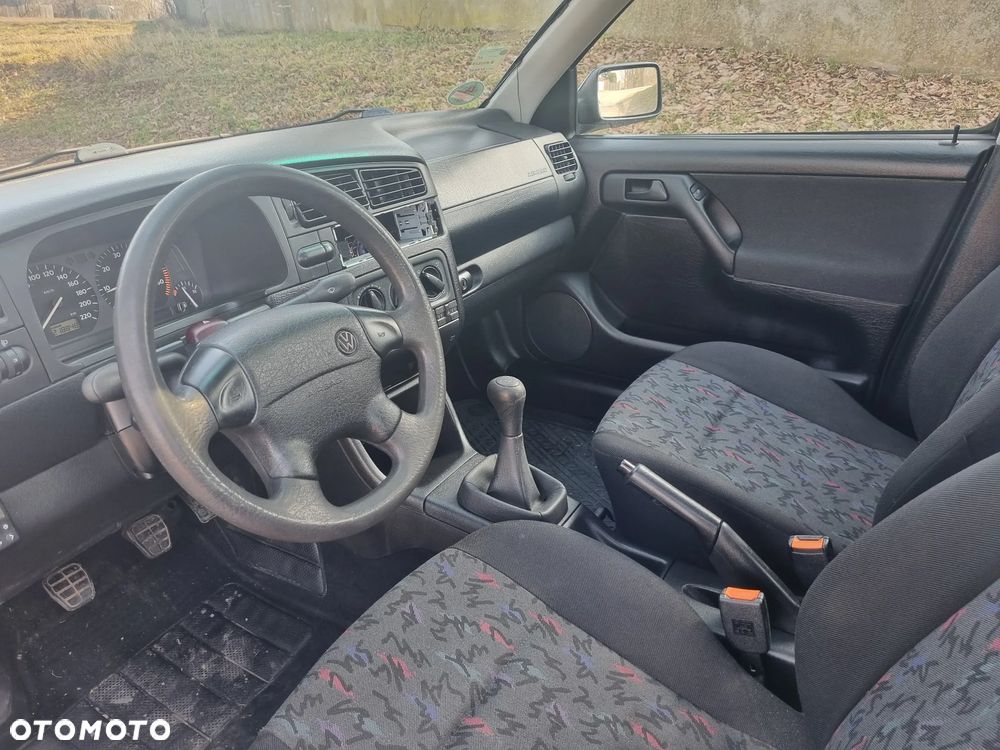 Volkswagen Golf 1.6 - 6