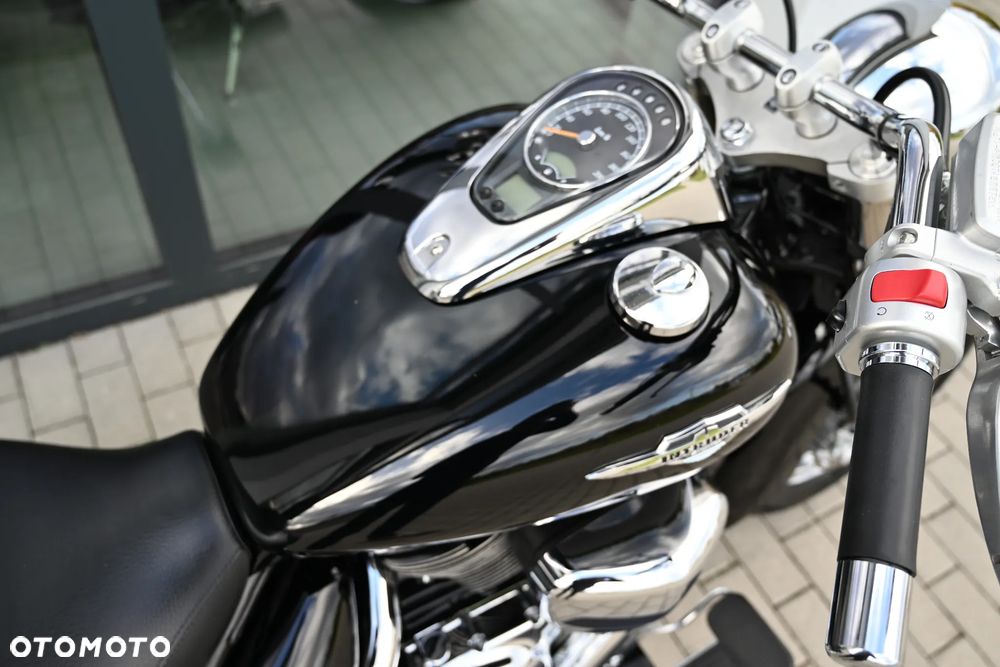 Suzuki Intruder - 33