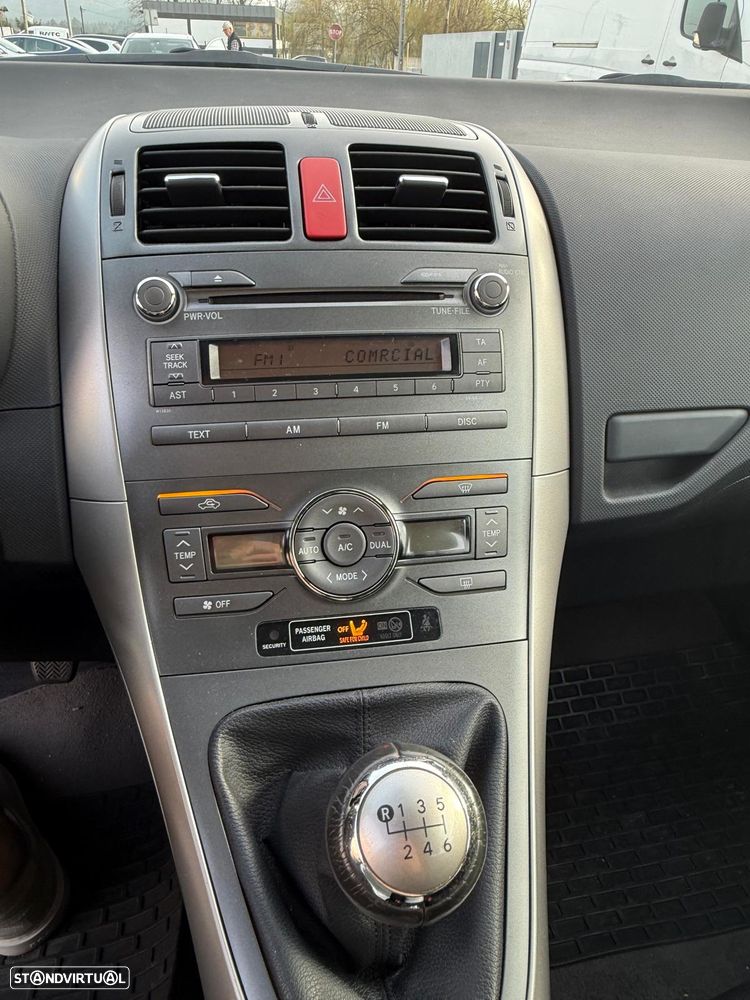 Toyota Auris 1.33 VVT-i Gold Edition - 14