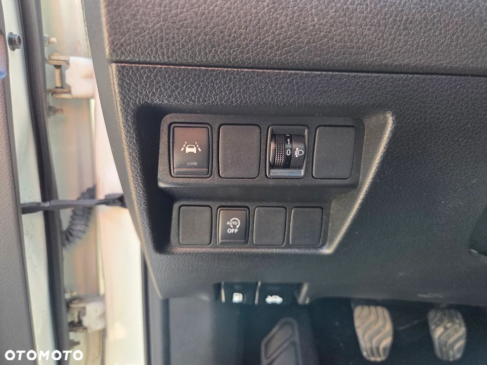Nissan Qashqai 1.3 DIG-T N-Connecta - 23