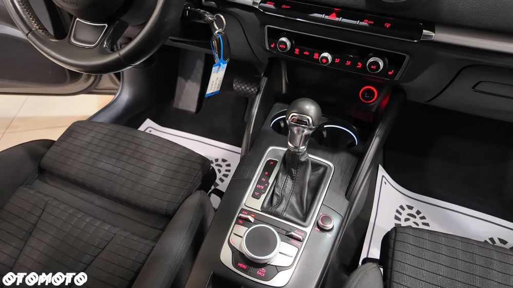 Audi A3 Sportback 1.6 TDI S tronic Ambiente - 39