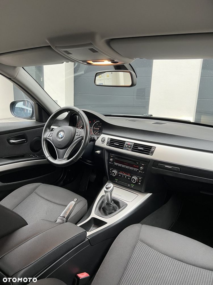 BMW Seria 3 318d DPF Edition Exclusive - 16