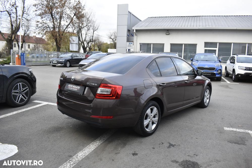 Skoda Octavia 1.6 TDI AMBITION DSG - 4