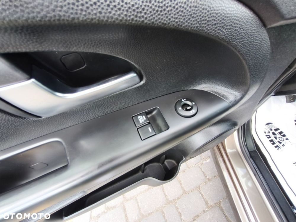 Kia Venga - 14